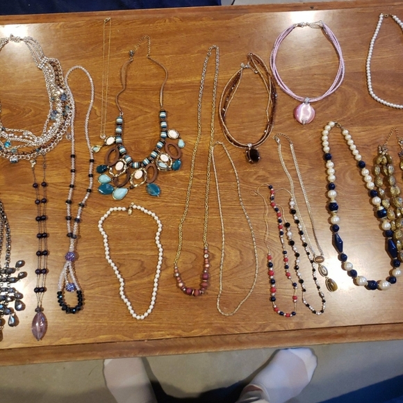 Lot of 29 Necklaces different lengths - Picture 3 of 8